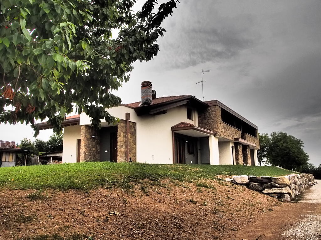 Alloggio Agrituristico Ai Tre Castelli Moruzzo Exteriör bild